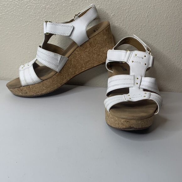 Clarks Collection Soft Cushion Women’s Sz 9 White Double Hook Loop Cork Wedges - Picture 2 of 9